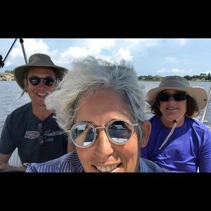 Meet your Posher, Lois